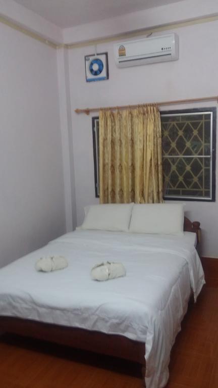Phonephithak Guesthouse Muang Pakbèng Екстериор снимка